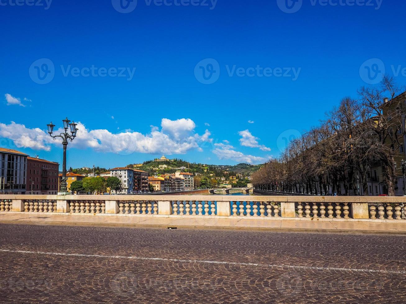 hdr river adige i verona foto