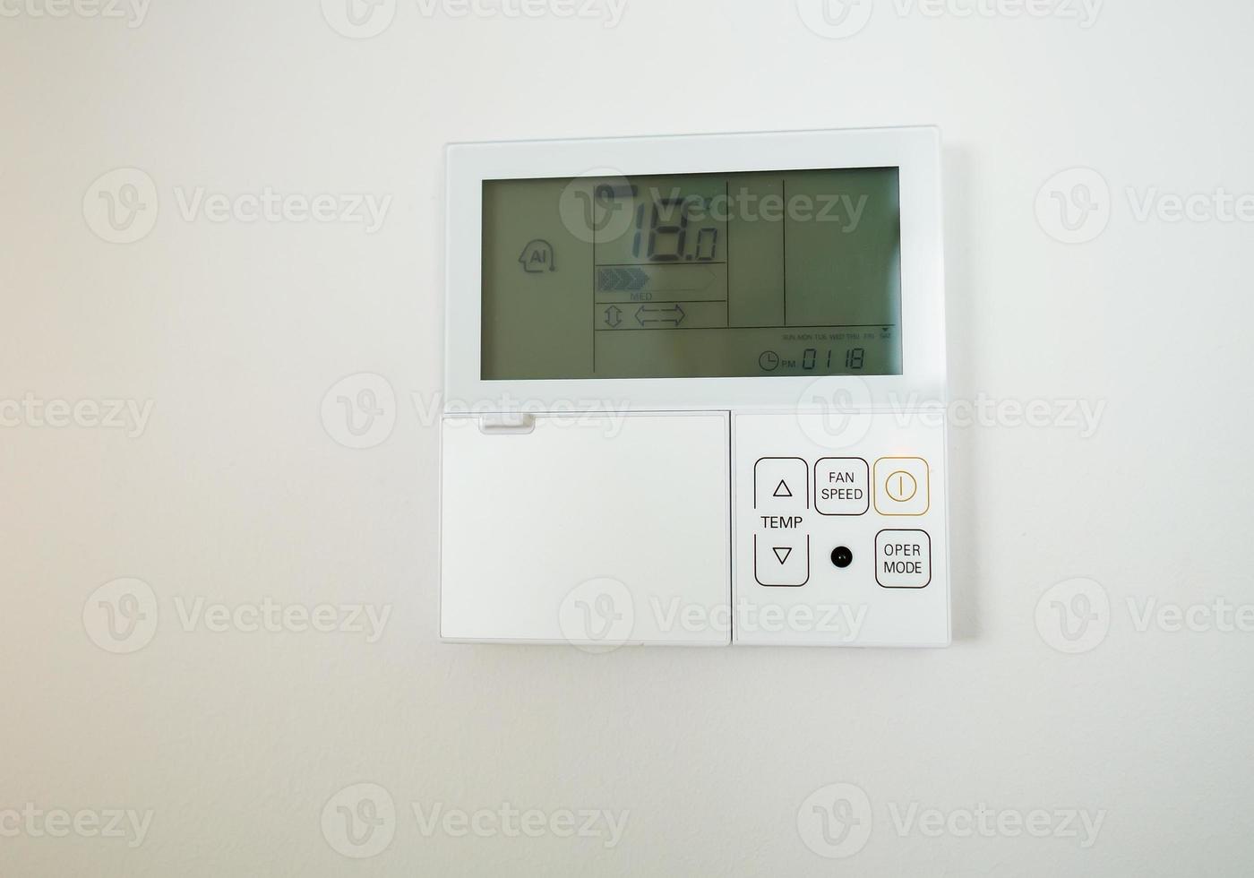 kontrollpanel för luftkonditionering på väggen foto