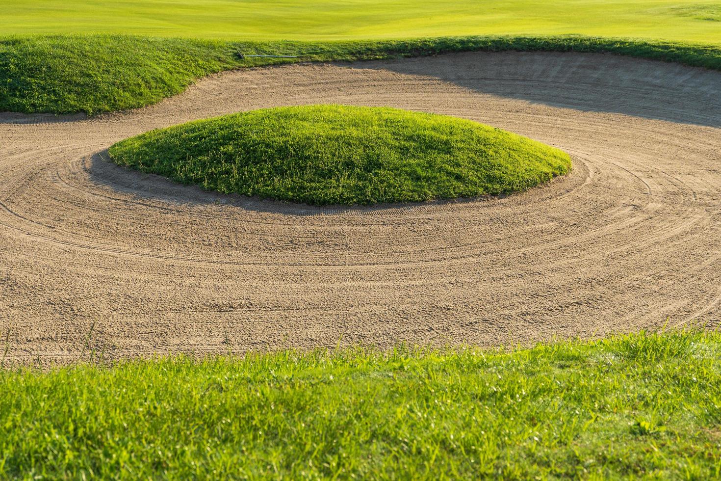 golfbana sand bunker bakgrund för sommarturneringen foto