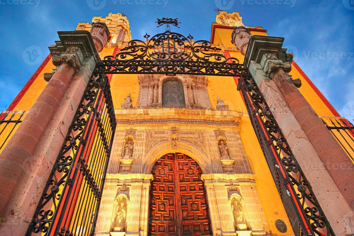 ingången till basilikan av vår fru av guanajuato basilica de nuestra senora de guanajuato foto
