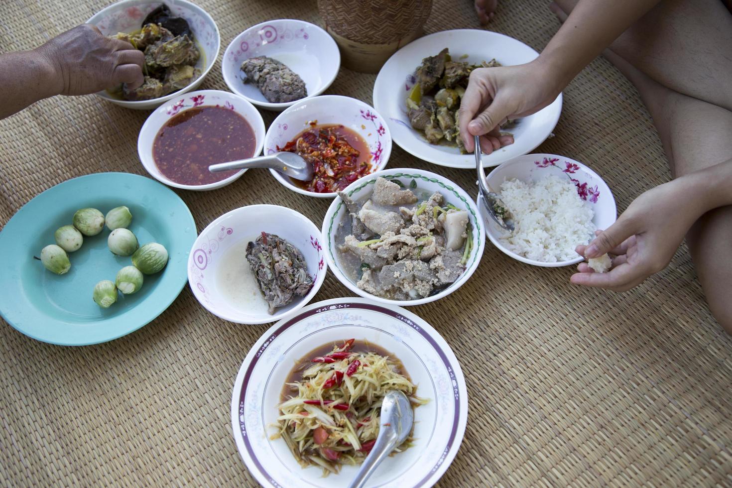 blanda meny isan thailändsk mat foto