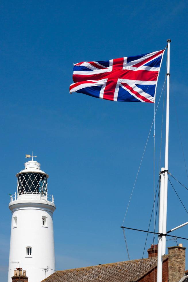 Southwold, Suffolk, Storbritannien, 2010. Union Jack-flaggan vajar nära fyren foto
