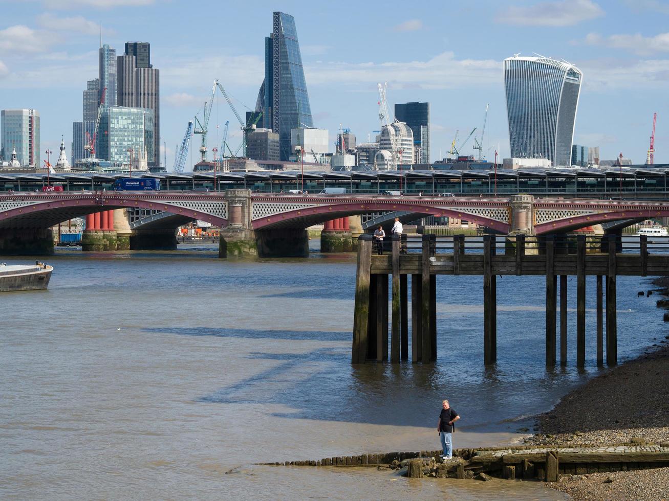 london, Storbritannien, 2016. utsikt över Themsen och silhuetten foto