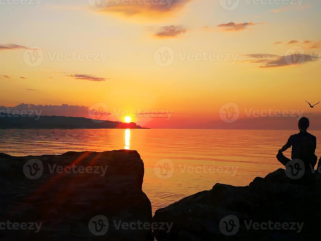 siluett stranden soluppgång foto