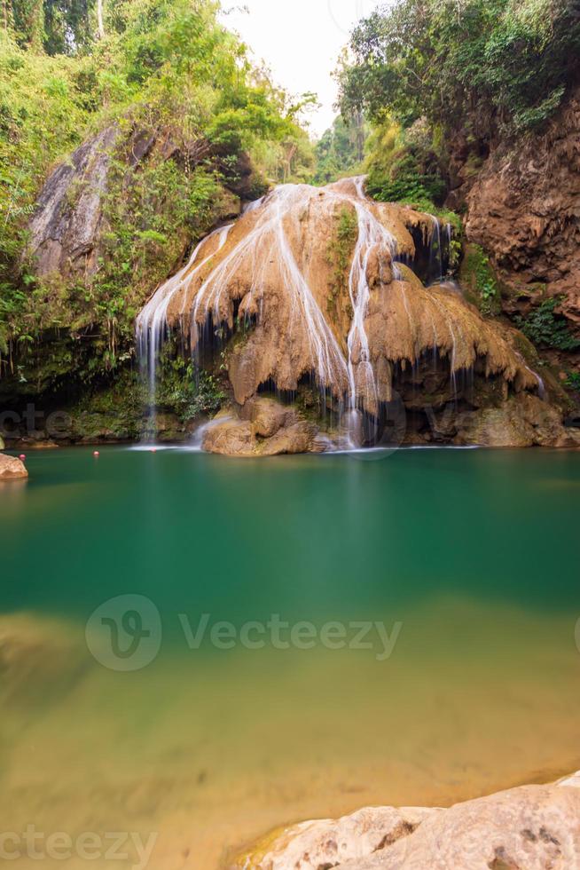 vattenfall i norra thailand nationalpark, lamphun provinsen, thailand foto