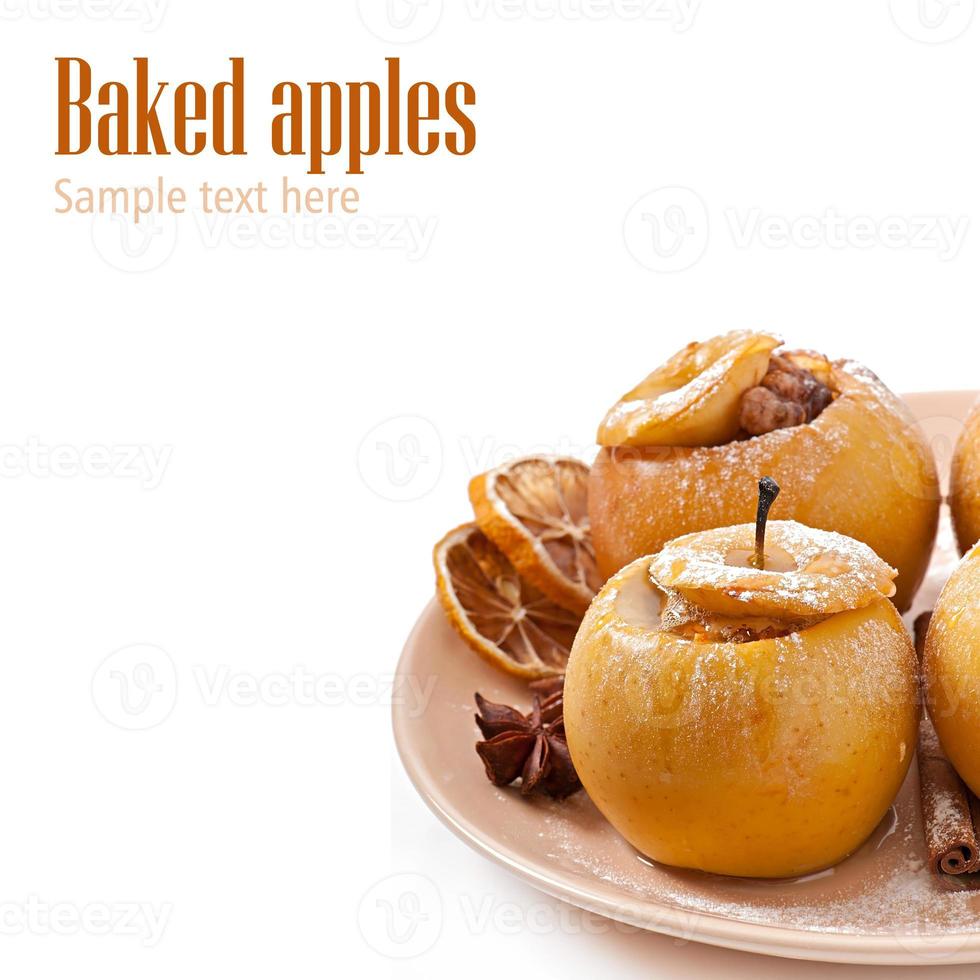 bakade äpplen med honung och nötter foto