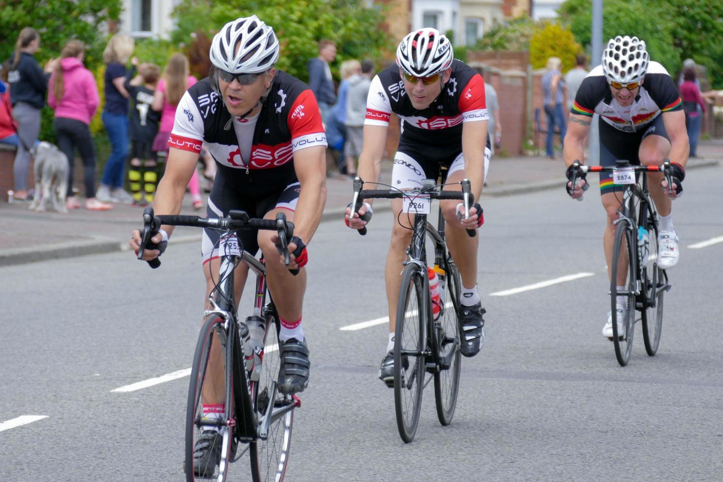 Cardiff, Wales, Storbritannien, 2015. cyklister i cykelevenemanget Velothon foto