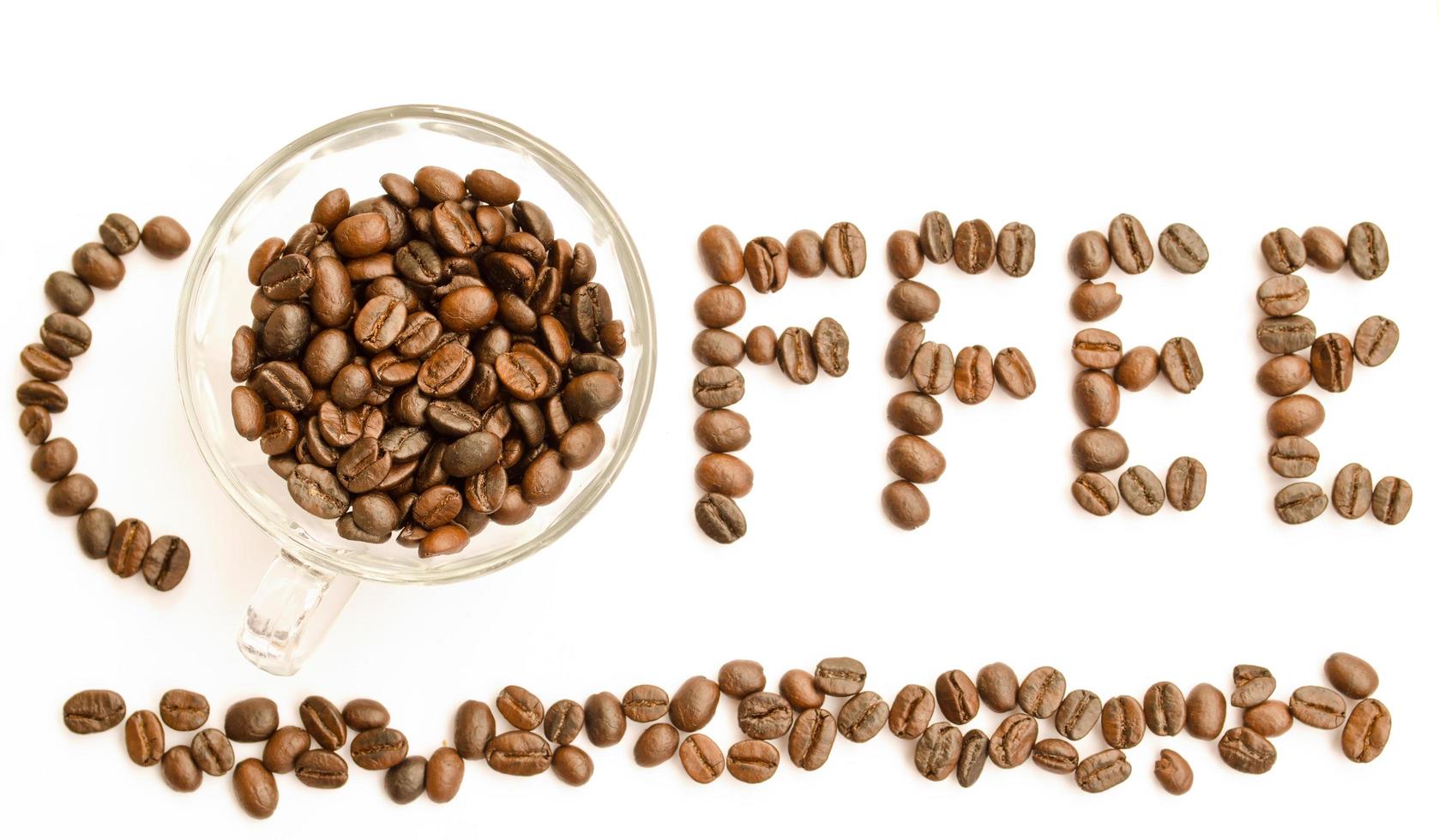 kaffebönor isotation på vit bakgrund foto
