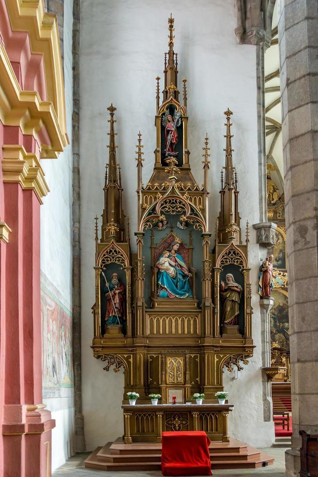 krumlov, Tjeckien, 2017. interiörvy av st. vitus kyrka foto