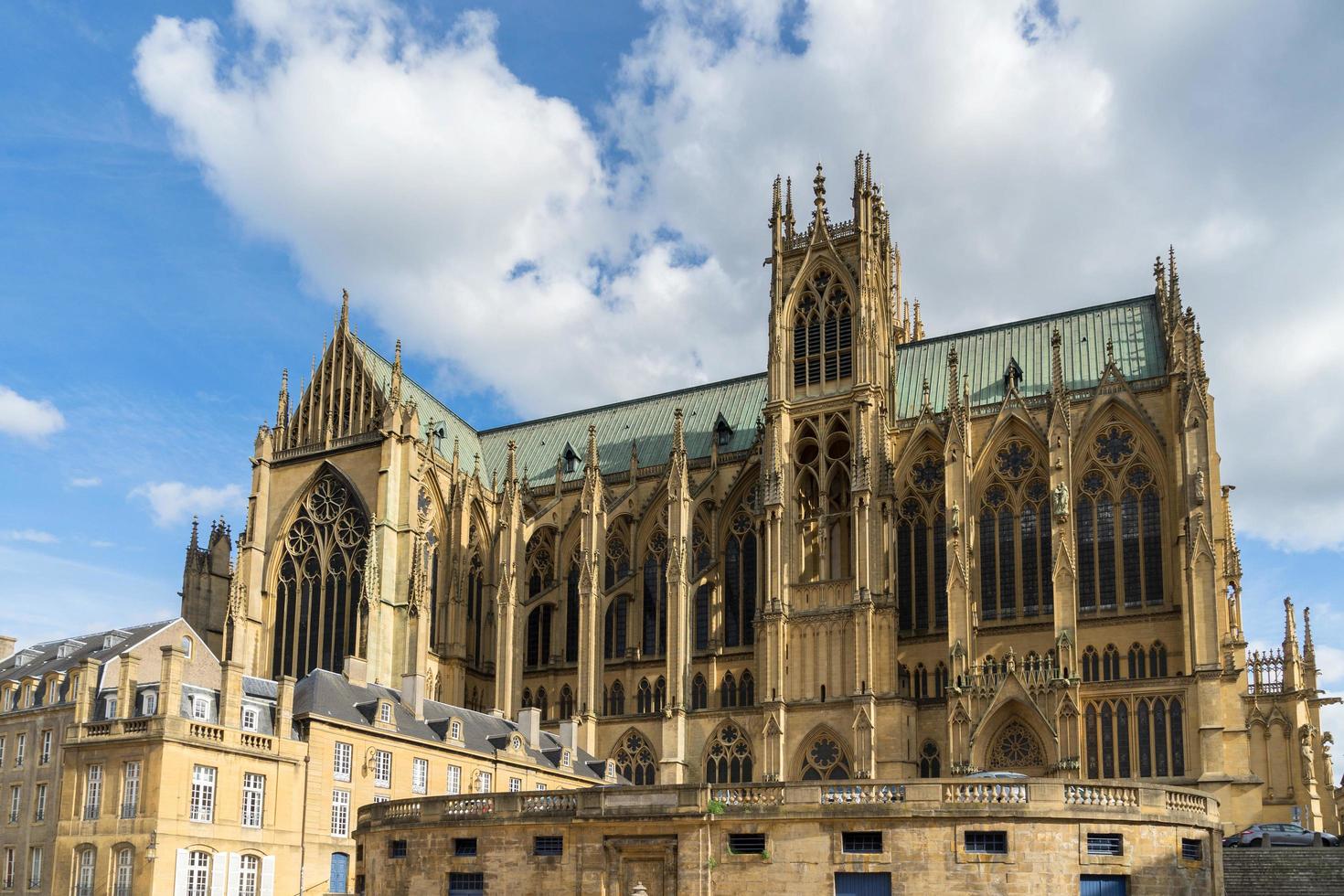 metz, Frankrike, 2015. utsikt över katedralen i saint-etienne foto