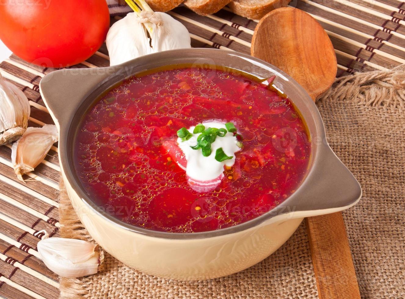 ukrainska och ryska nationella röd soppa-borsch närbild foto