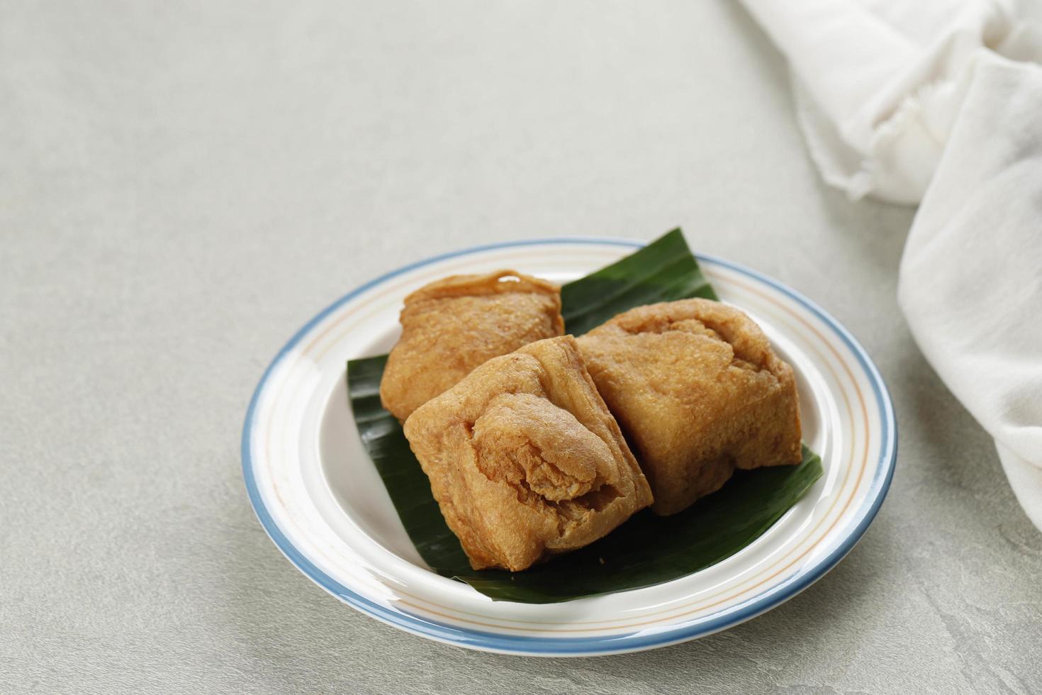 bakso tahu är en traditionell mat från ungaran, centrala java, indonesien. denna mat gjord på tofu som är fylld med köttbullar foto