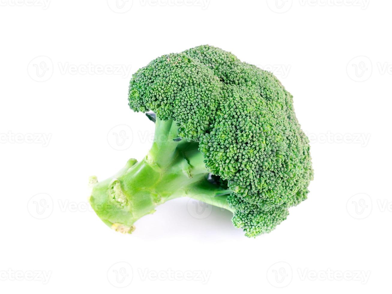 huvud av broccoli isolerad på vit bakgrund foto