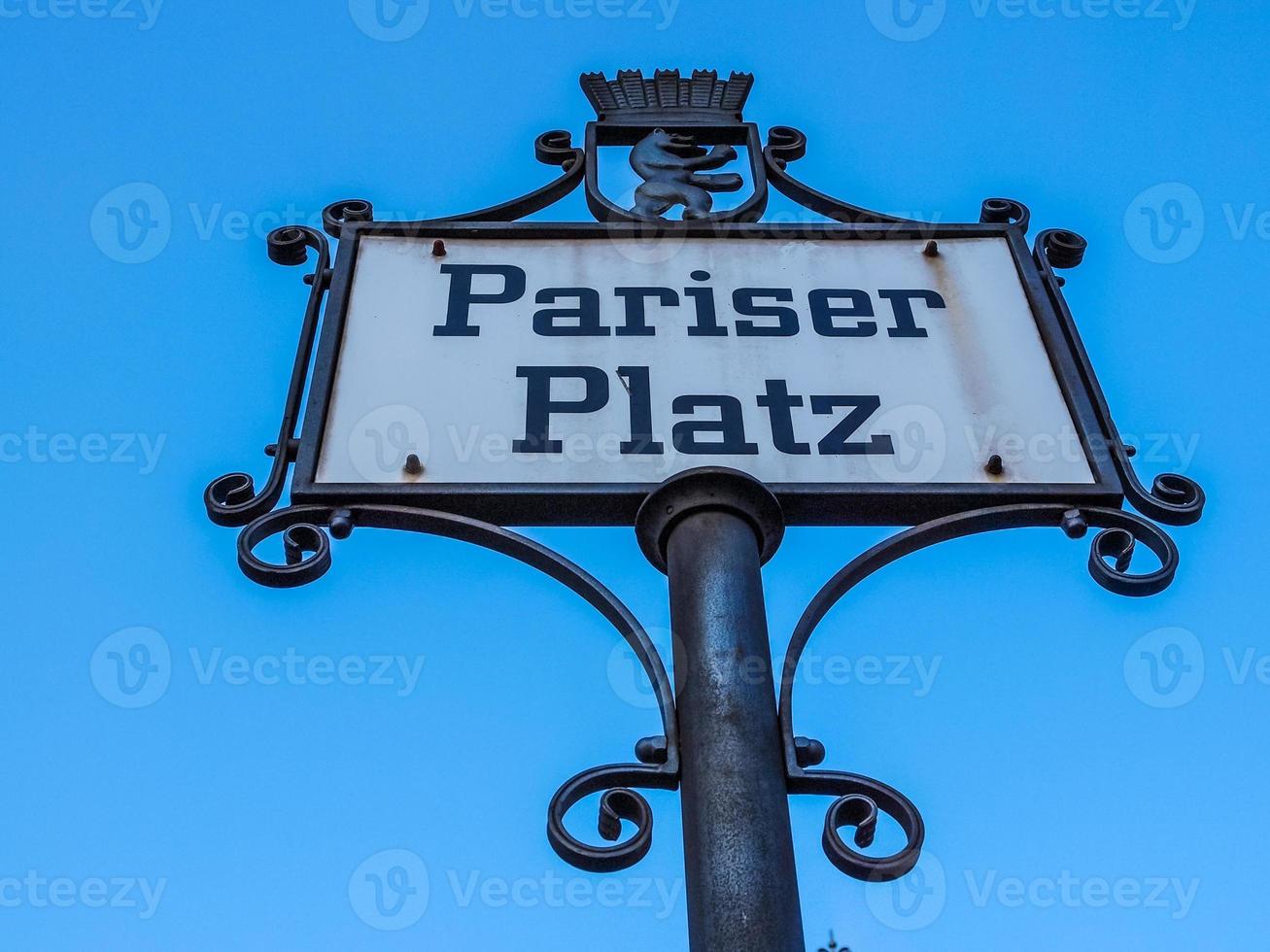 hdr pariser platz skylt foto