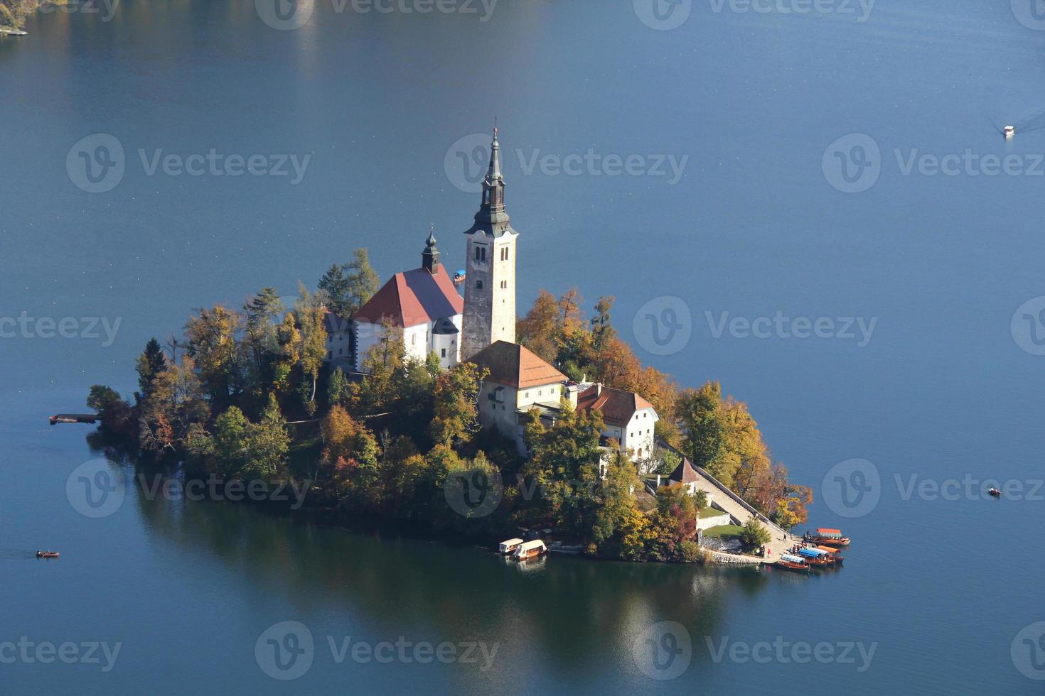 landskapsvy vid blödde sjön Slovenien. foto