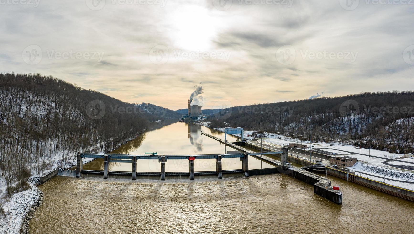 fort martin kolkraftverk vid floden monongahela nära point marion och morgantown foto