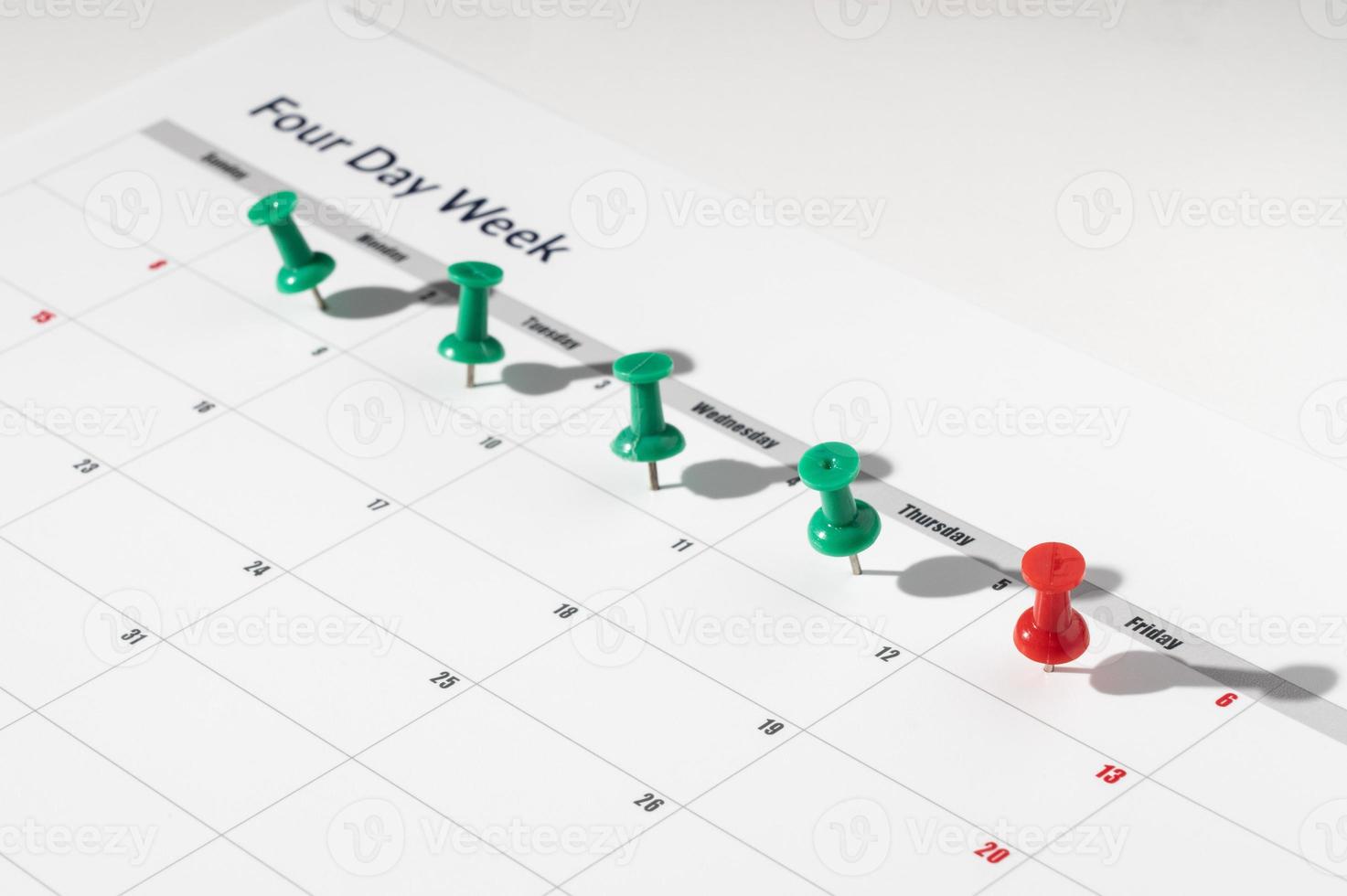 kalender som illustrerar en fyra dagars arbetsvecka med fredagar som en semesterdag foto