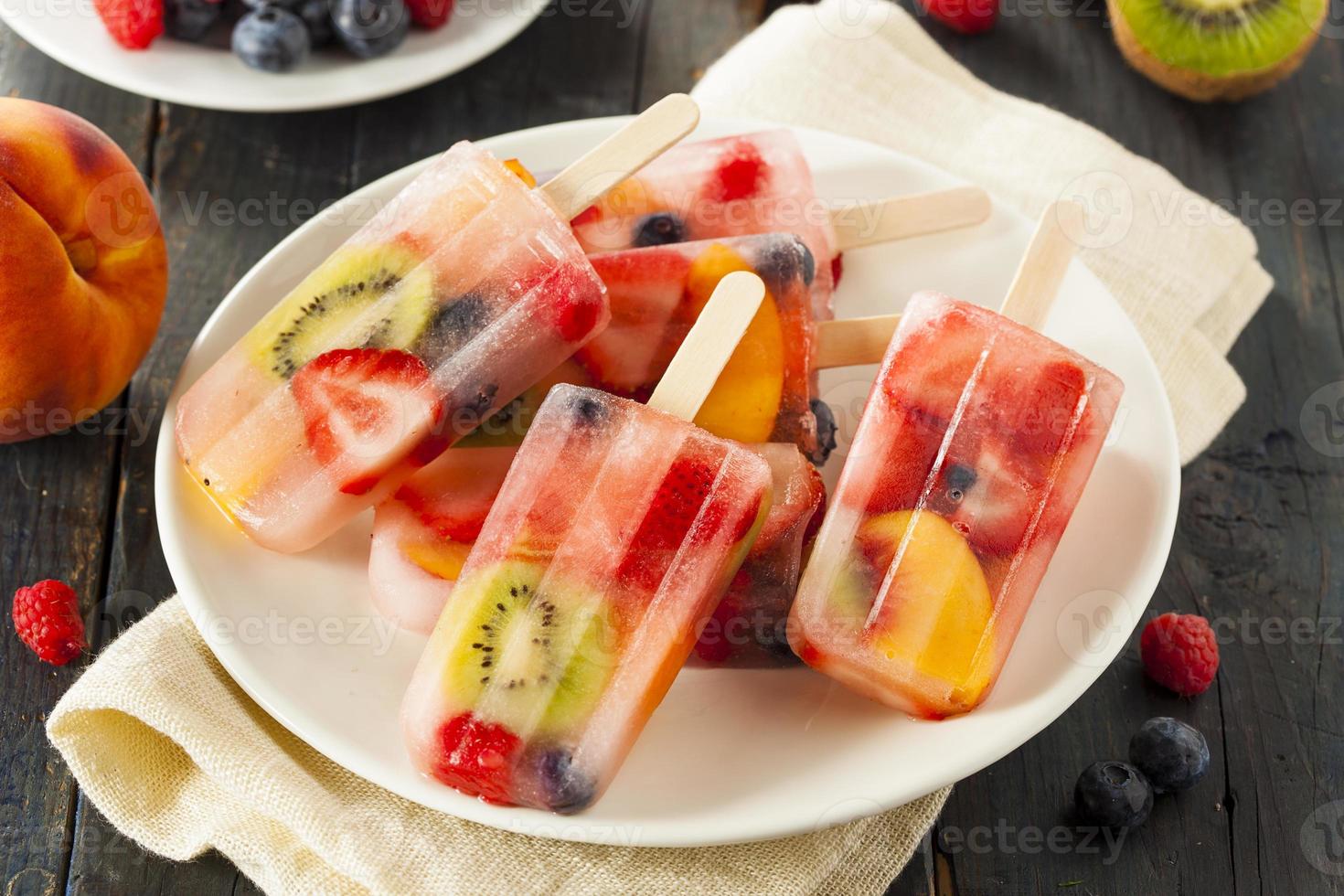 hälsosamma hela frukt-popsicles foto