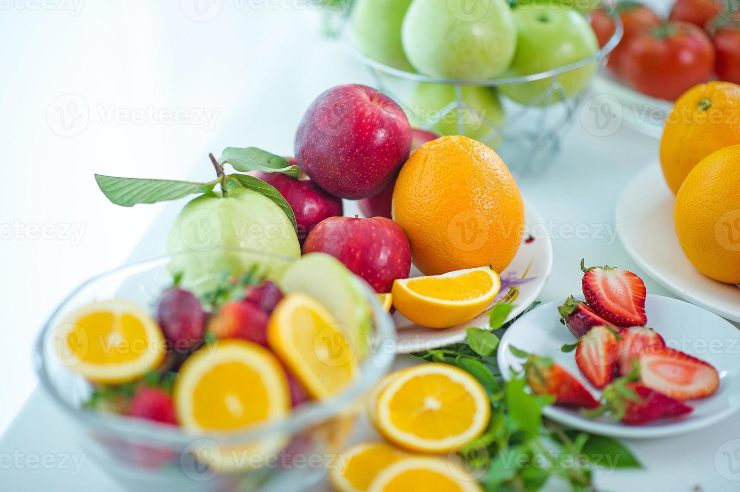 frukterna av hälsoälskare hälsosam frukt och hälsovård att äta hälsosam mat. till huden. frukten placeras i ett vackert bord, äpple aprikos, banan, apelsin, drake, placeras foto