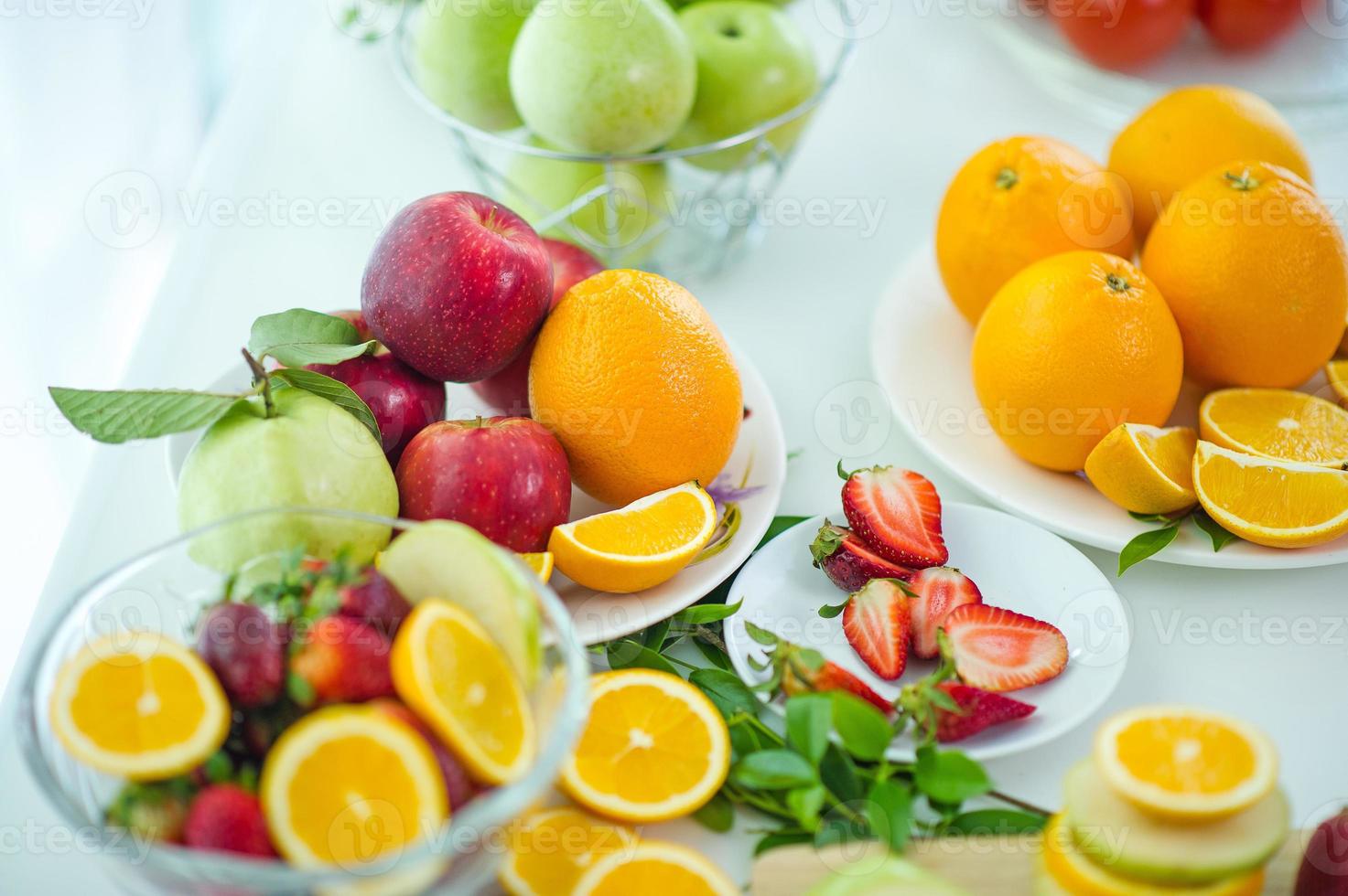 frukterna av hälsoälskare hälsosam frukt och hälsovård att äta hälsosam mat. till huden. frukten placeras i ett vackert bord, äpple aprikos, banan, apelsin, drake, placeras foto