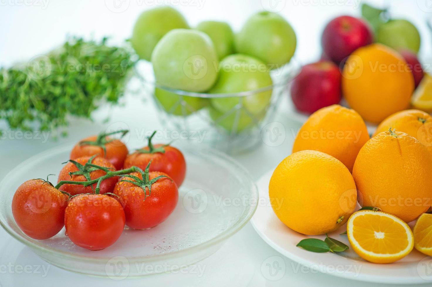 frukterna av hälsoälskare hälsosam frukt och hälsovård att äta hälsosam mat. till huden. frukten placeras i ett vackert bord, äpple aprikos, banan, apelsin, drake, placeras foto