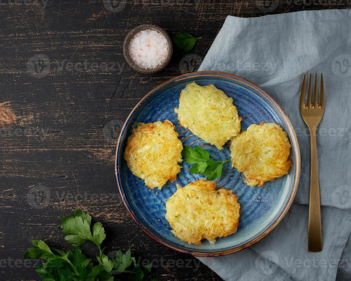 hashbrown, hash brown potatis stekt pannkakor, traditionell amerikansk mat. foto