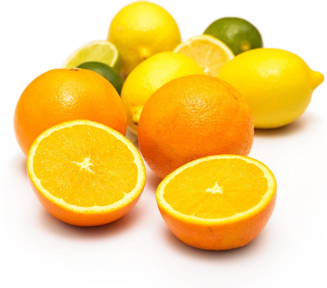 olika citrusfrukter foto