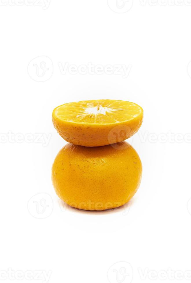 färsk citrusfrukt på en vit bakgrund foto