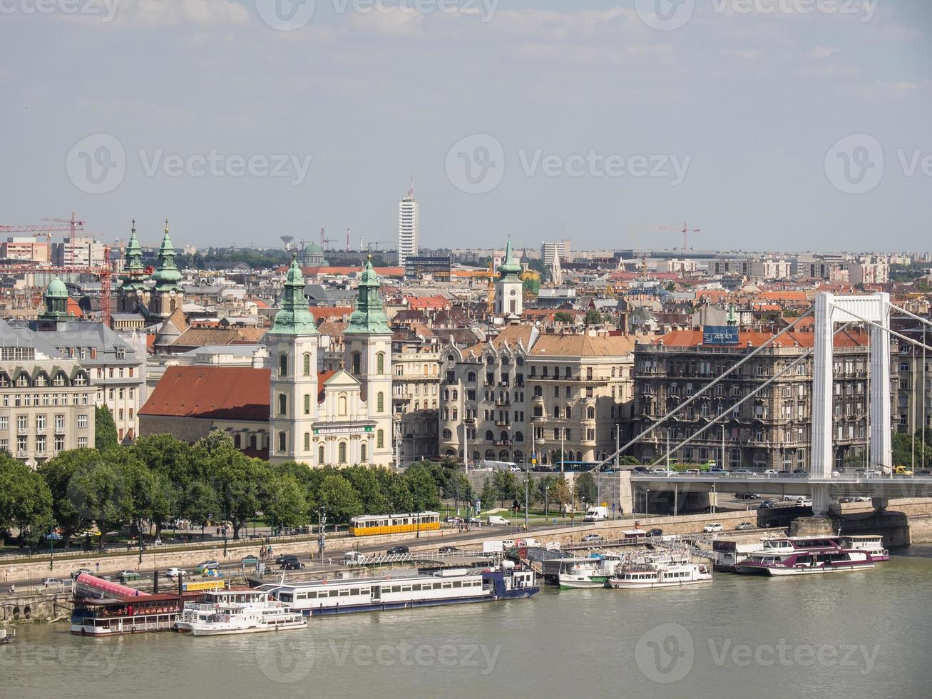 budapest vid floden Donau foto