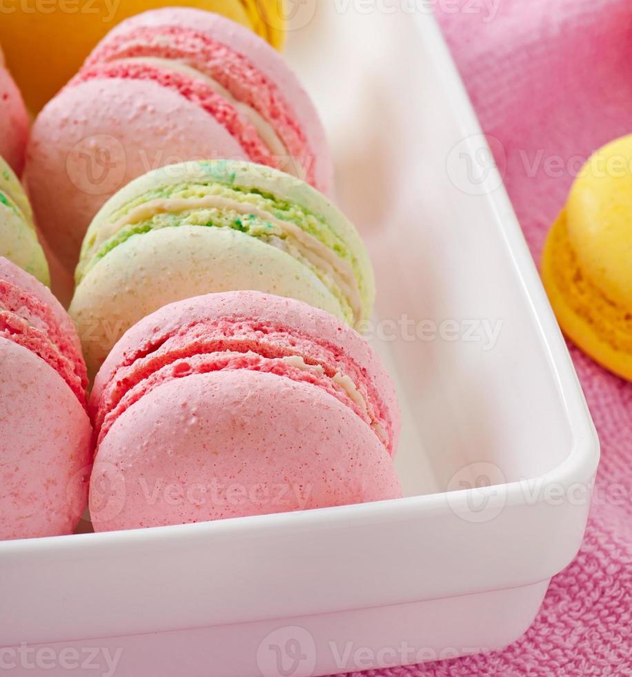 färgglada macaroons tårta foto