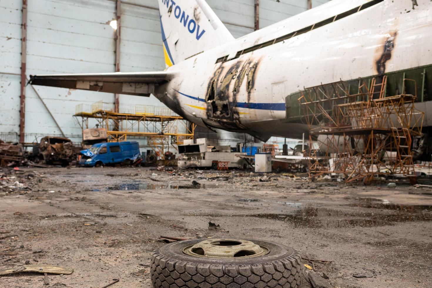 krig förstört på ukrainska flygplatsen av ryska trupper foto