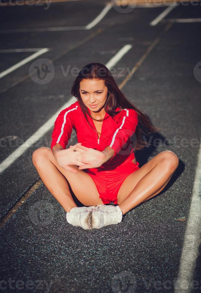 vacker kvinna i sportkläder foto