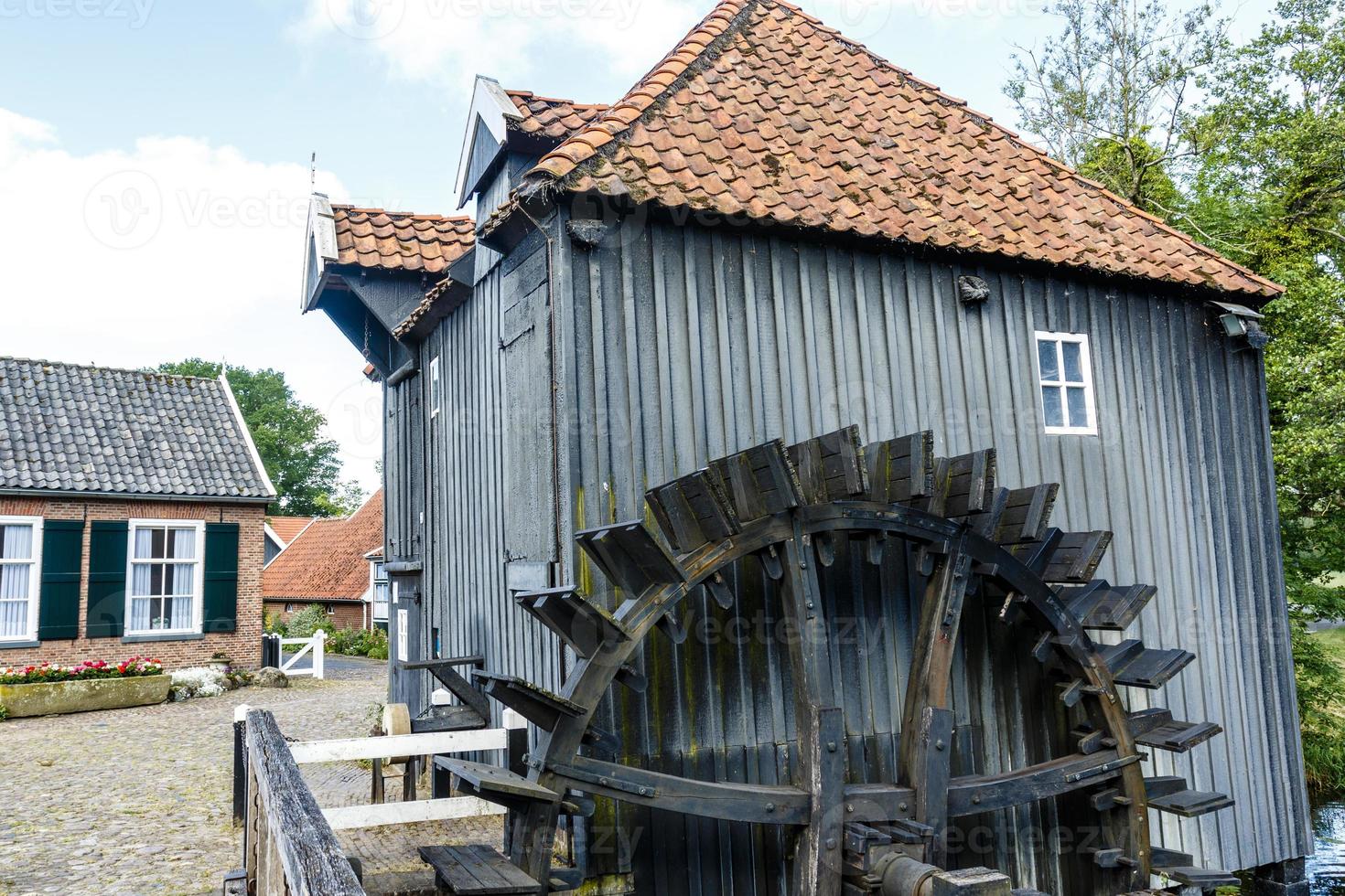 noord-molen twickel, en historisk vattenkvarn i Twente, Overijssel, Nederländerna foto