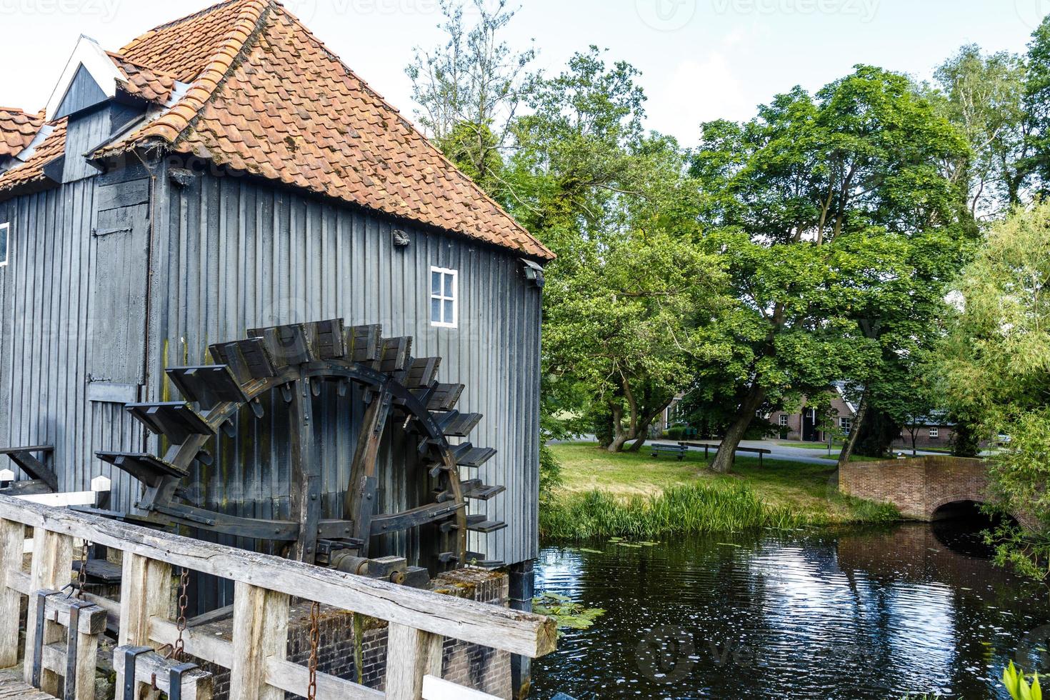 noord-molen twickel, en historisk vattenkvarn i Twente, Overijssel, Nederländerna foto