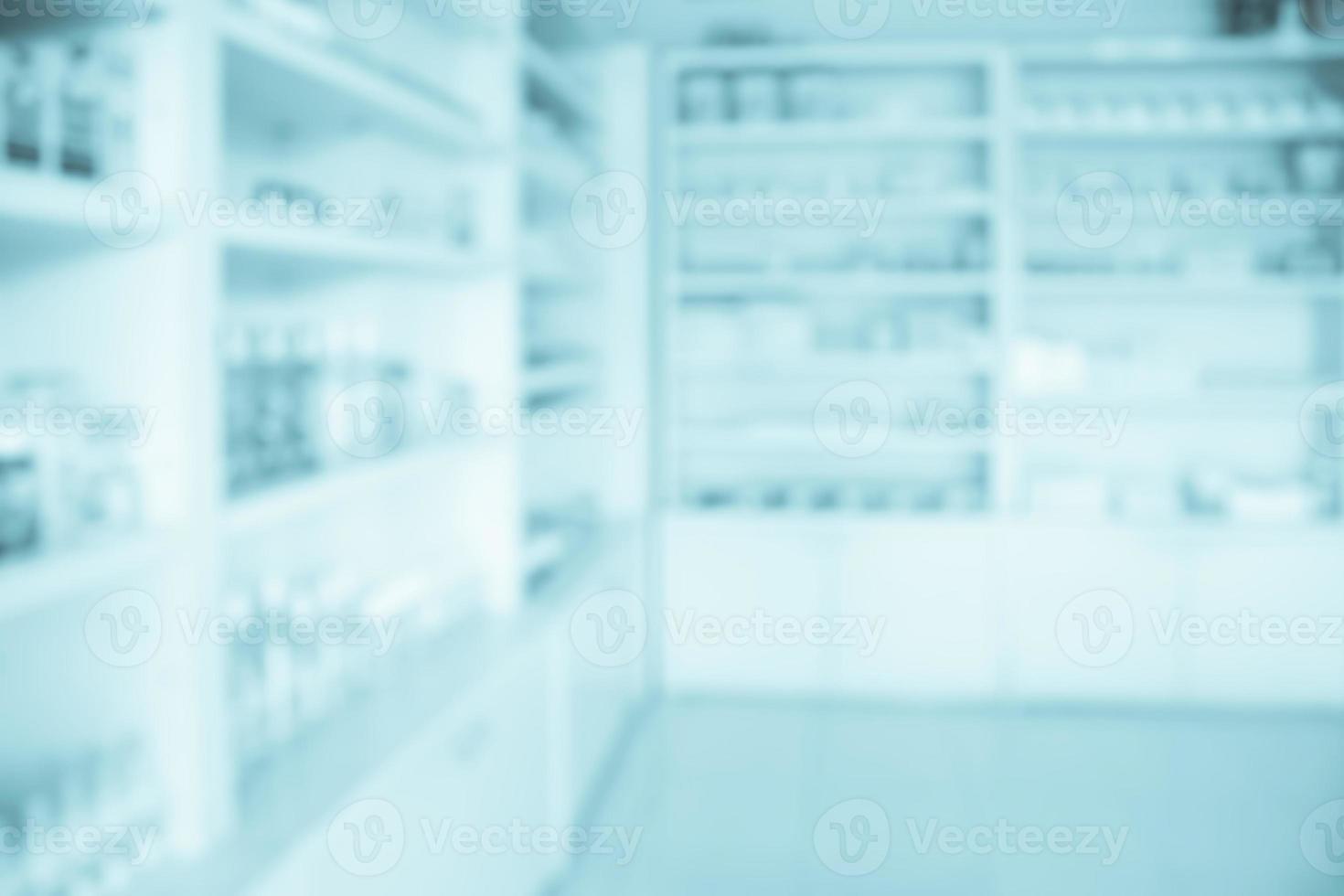 apotek hyllor fyllda med medicin oskärpa bakgrund foto