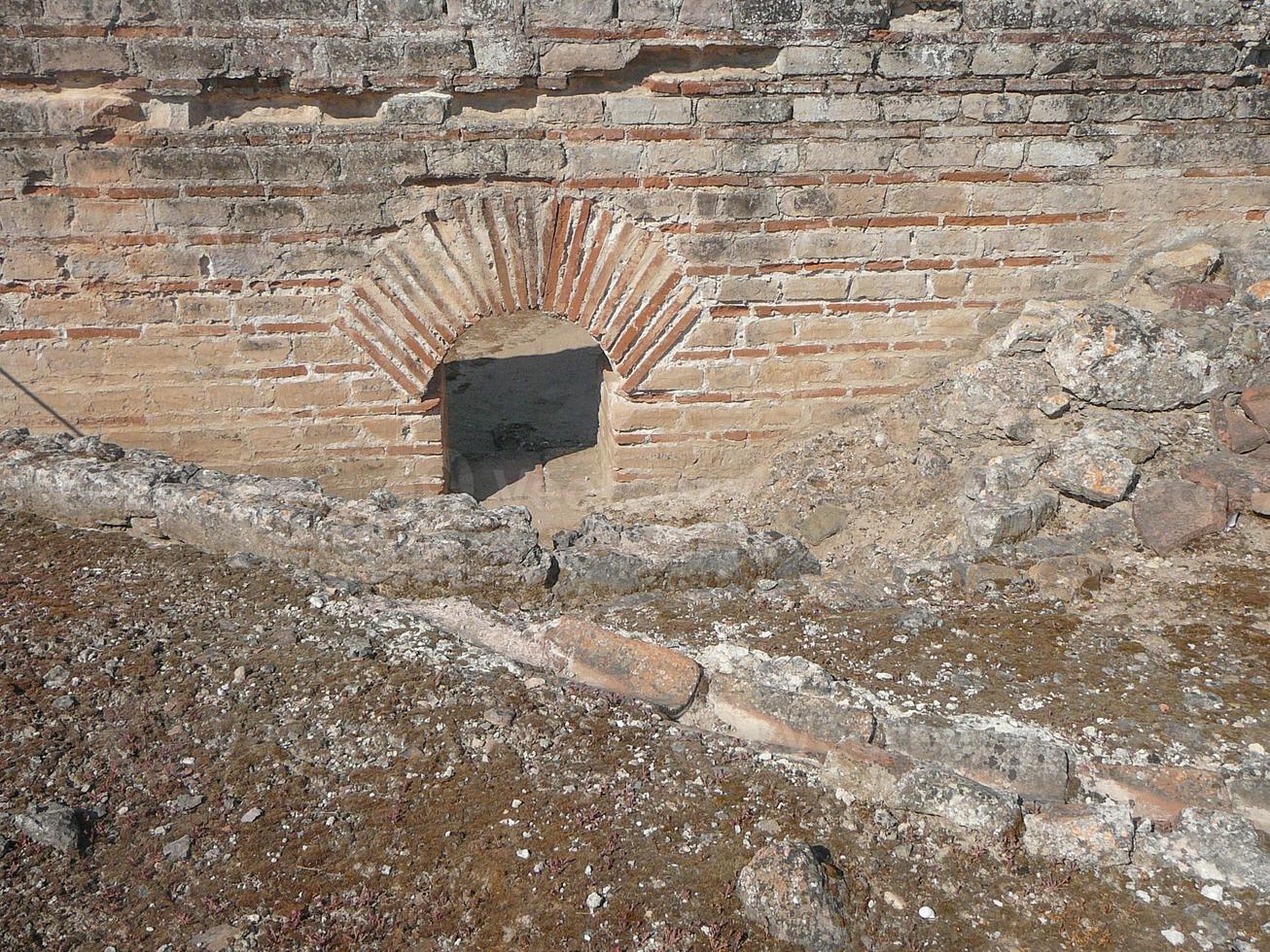 romerska badruiner i fordongianus foto