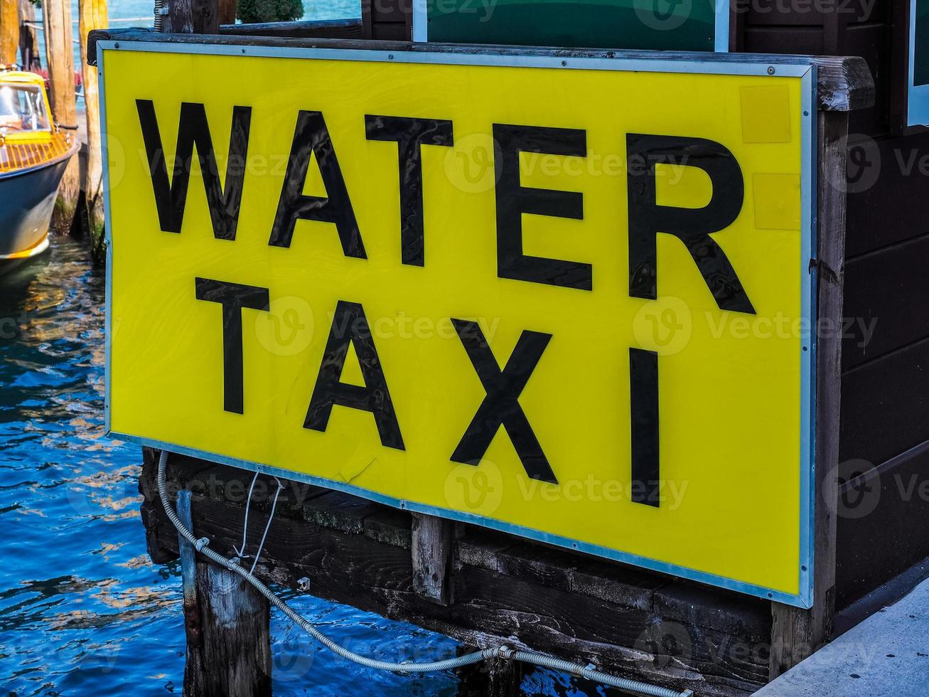 hdr vattentaxi skylt i Venedig foto