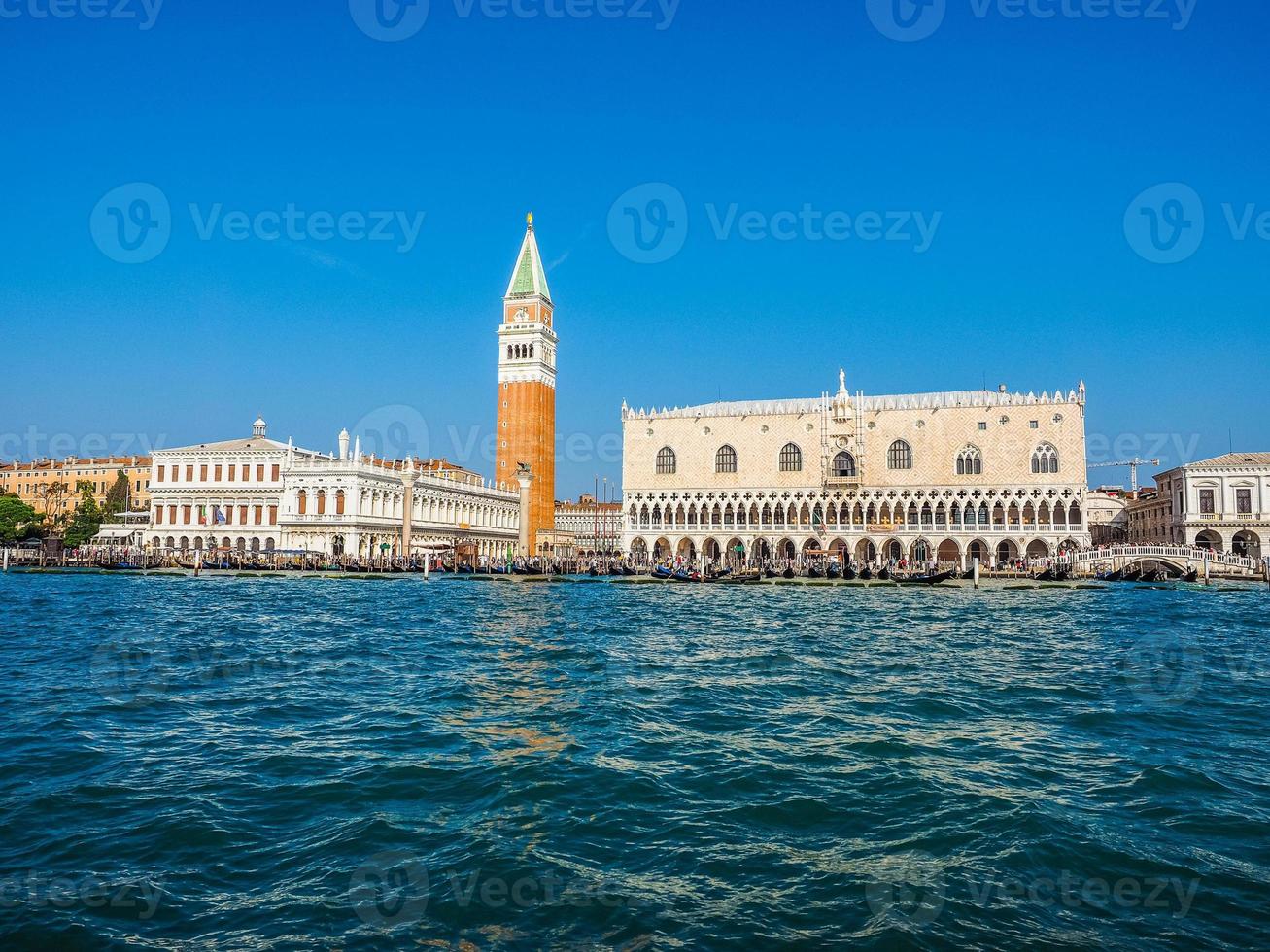hdr st mark square sett frn st mark bassängen i Venedig foto