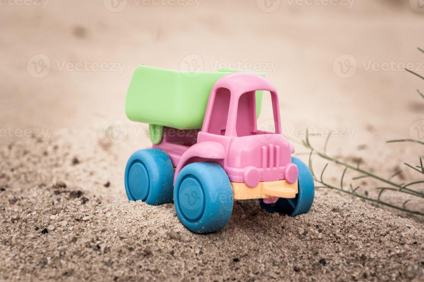 lastbil i sanden foto