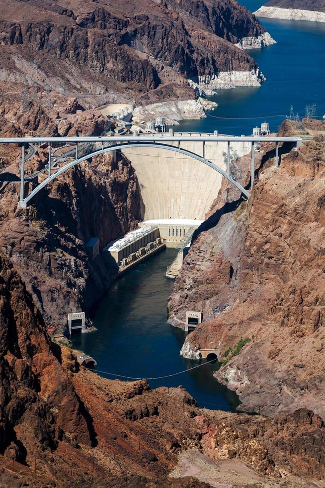 hooverdammen, arizona och nevada, usa, 2011. utsikt över hooverdammen och bron foto