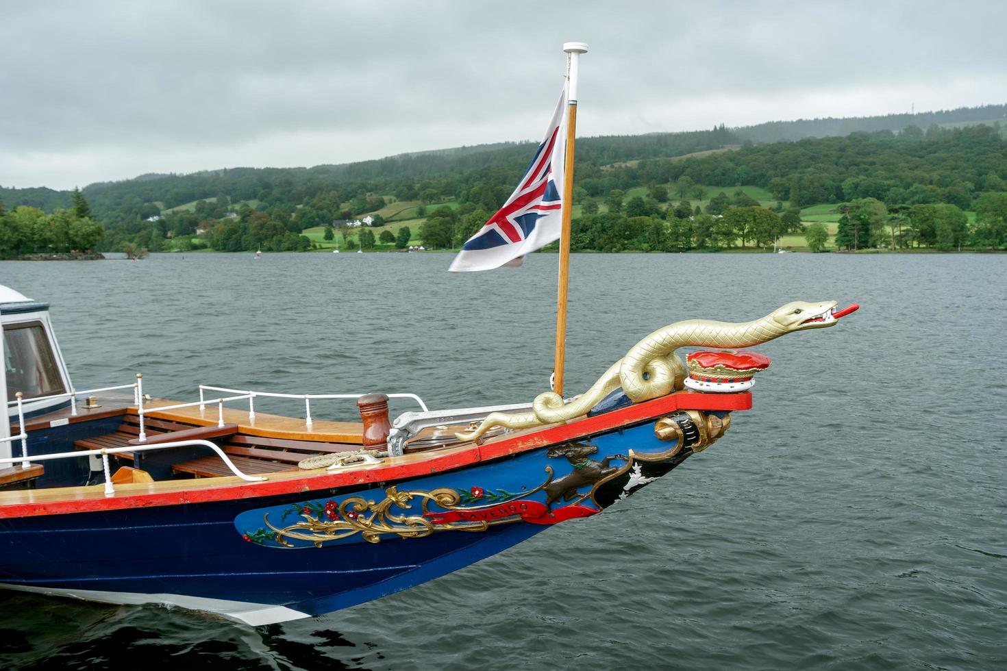 coniston, lake district, cumbria, Storbritannien, 2015. sydney sjöormen galjonsfigur av steam yacht gondol foto
