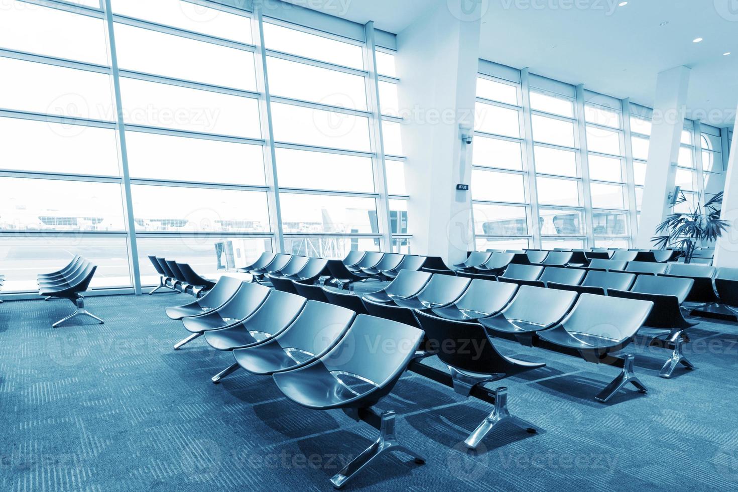 modern flygplats väntar hall interiör foto