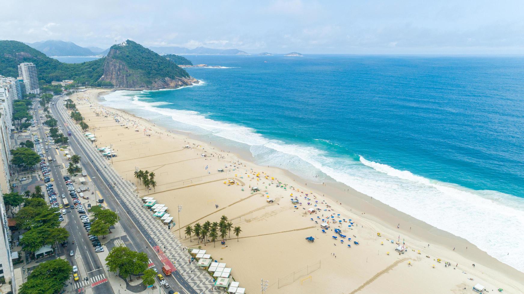 rio de janeiro, rio de janeiro, brasilien, cirka oktober 2019 flygbild över copacabana-stranden i rio de janeiro. Brasilien. foto