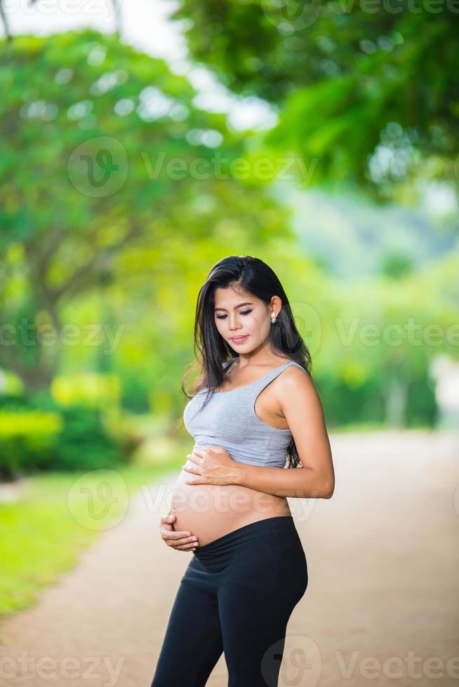 vacker gravid kvinna foto