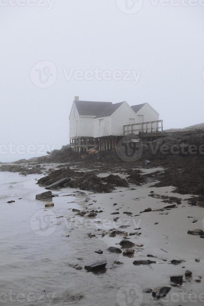 hus på stranden foto