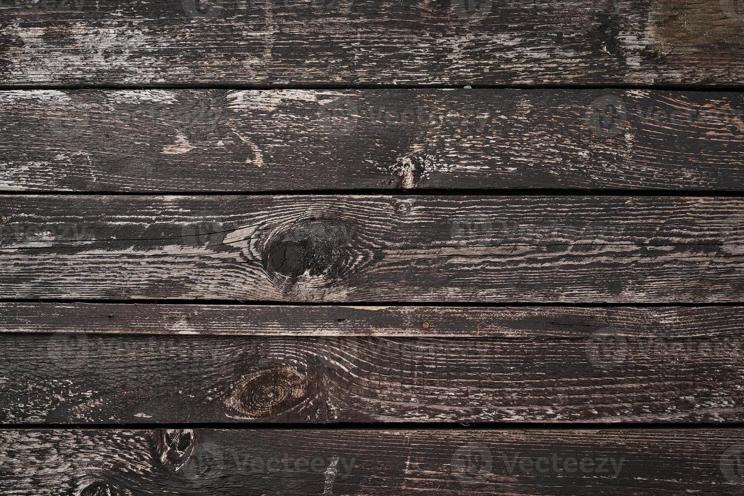 rustik gammal mörk träbakgrund med tall, struktur av trä med kvistar foto