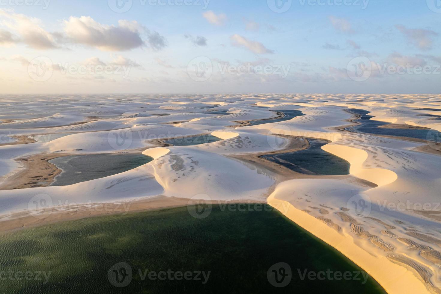 lencois maranhenses nationalpark. sanddyner och regnvatten sjöar landskap. barreirinhas, ma, brasilien. foto