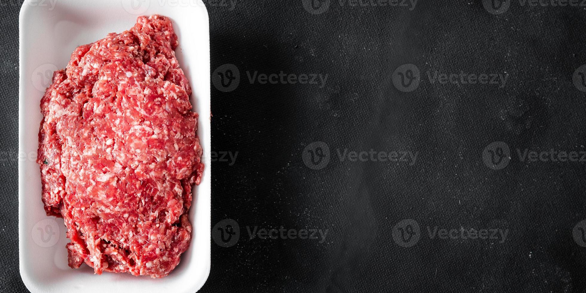 köttfärs färskt nötkött, fläsk måltid mat på bordet kopia utrymme foto