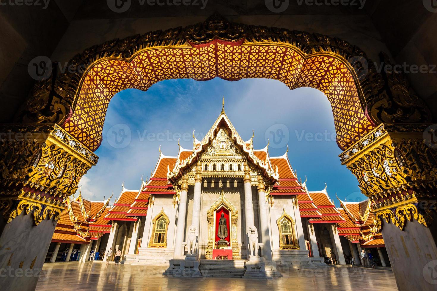 vackra thailändska tempel wat benjamaborphit foto