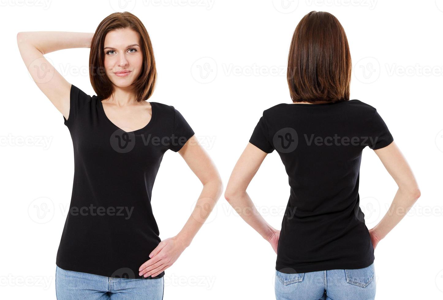 en hipstertjej med svart hår klädd i en tom svart t-shirt. horisontell mock up. tomt utrymme för text eller design foto